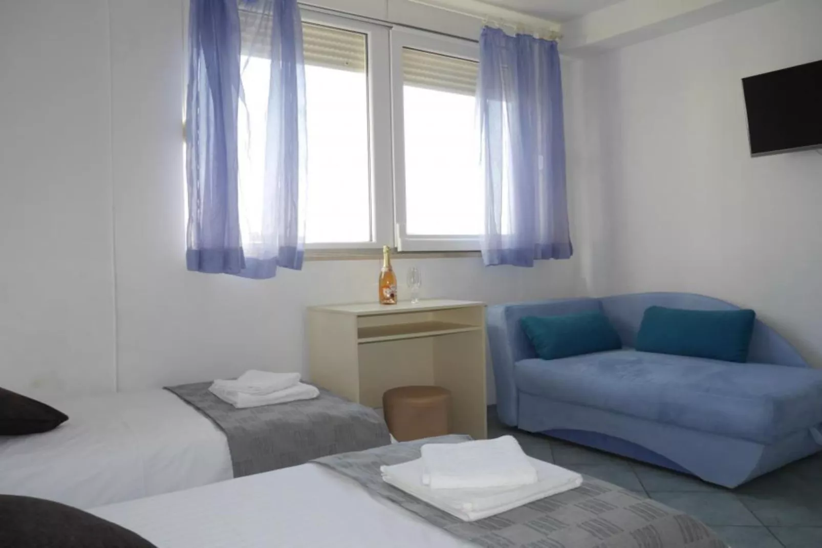 Dugi Rat Seaside Apartments - Two Bedroom Apartment 1-Chambre