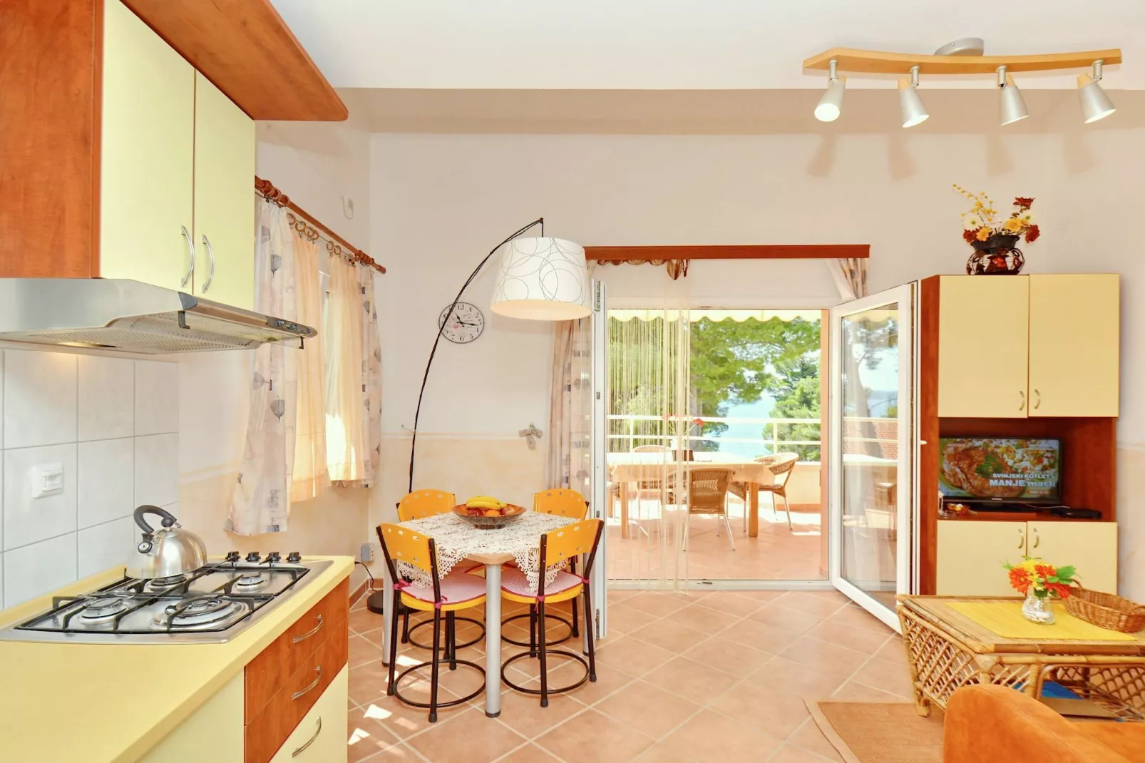 Seafront Apartments Deveron - Studio Apartment with Balcony and Sea View (Jelsa)-Kitchen