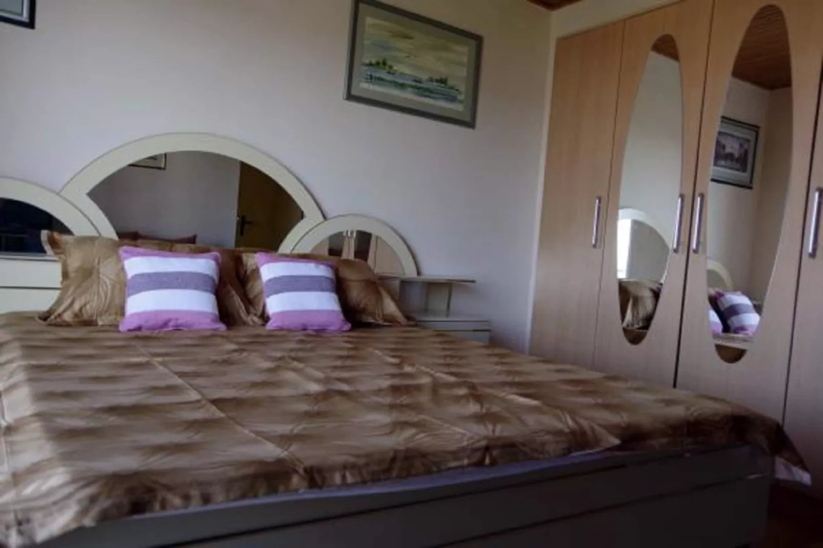 Serene Barbat Escape with Just Minutes from the Beach - One Bedroom Apartment with Balcony 2-Schlafzimmer