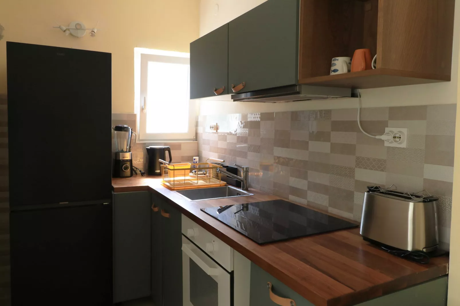 House Leta Cozy Hideaway with Pool - Four Bedroom Holiday Home with Pool-Kitchen