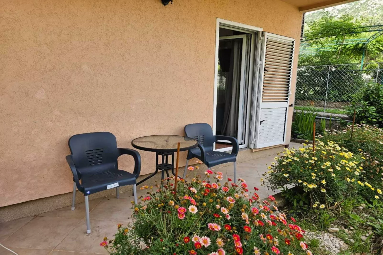 Chic & Sleek Apartments in Kotor - Studio Apartment Ground Floor (1)-Terrasse