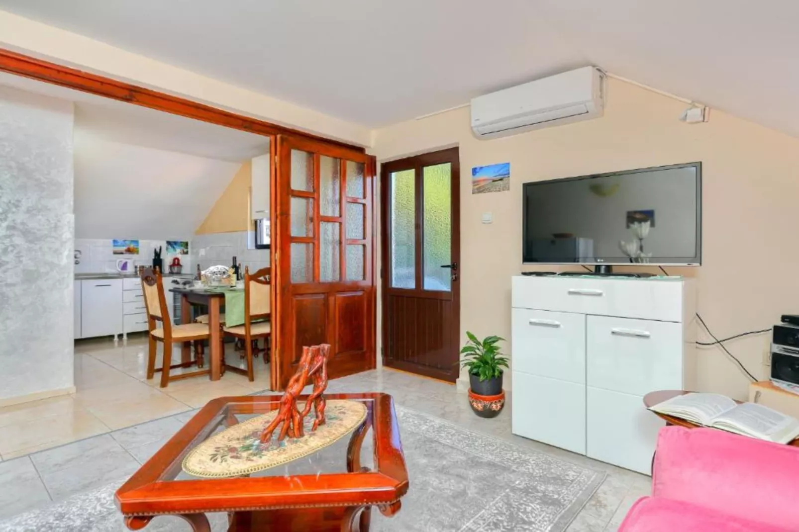 Charming Kotor Bay Retreat Just Steps from the Beach - Two Bedroom Apartment With Sea View-Wohnzimmer