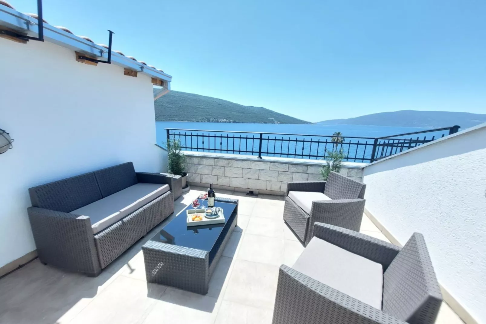 Villa Apartments Kumbor President - One Bedroom Apartment With Sea View (Zefir)-Terrasse/Balkon
