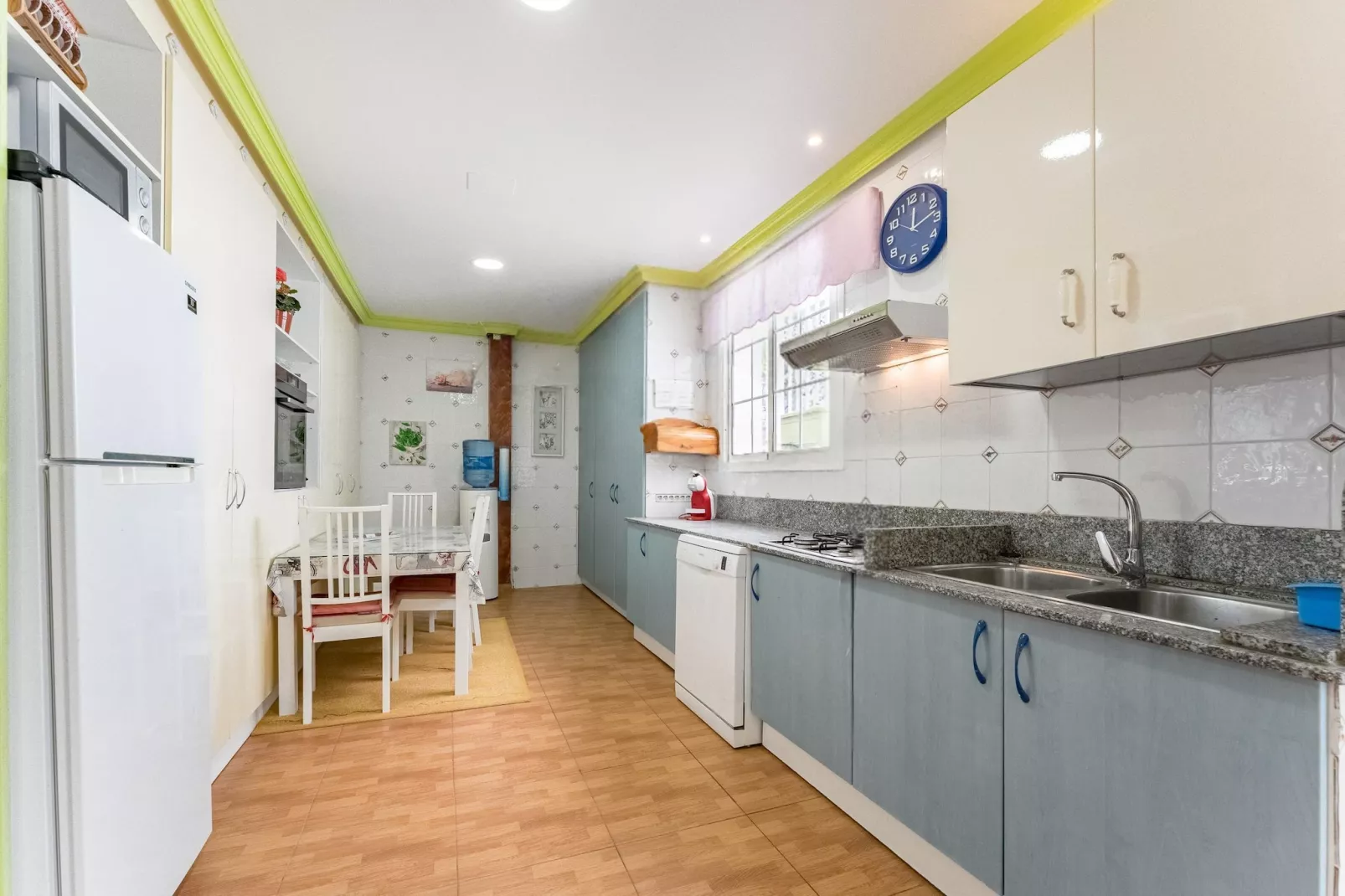 Delfin 69 2d-Cuisine