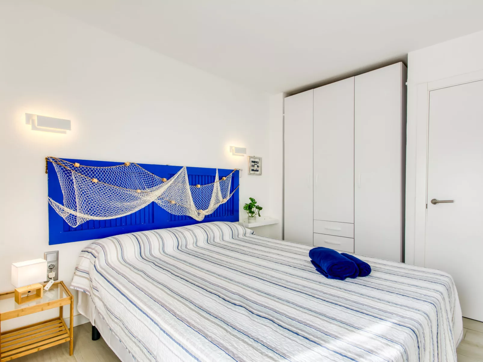 Port L'escala-Inside