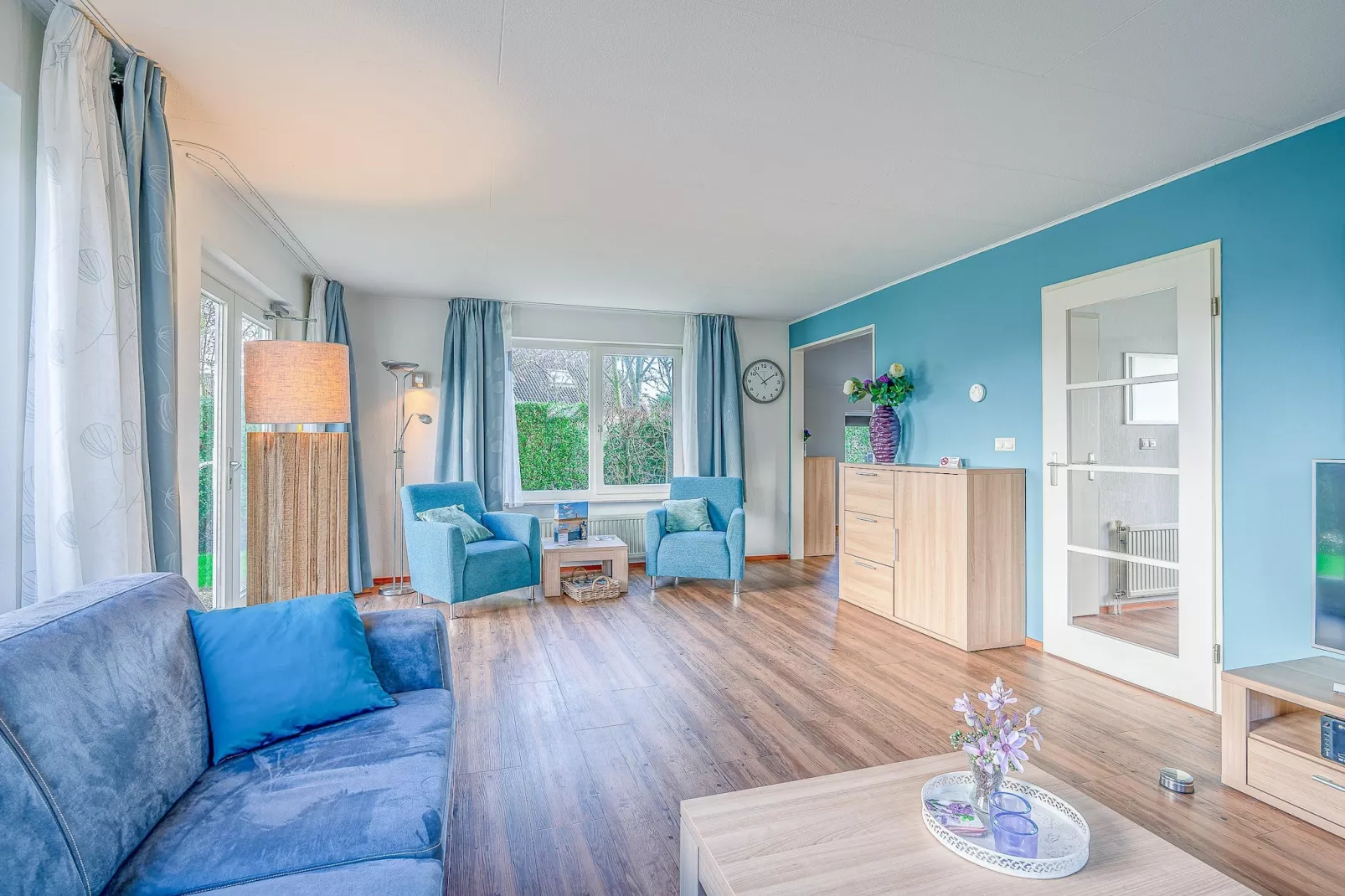 Kamperfoelie 55-Living room