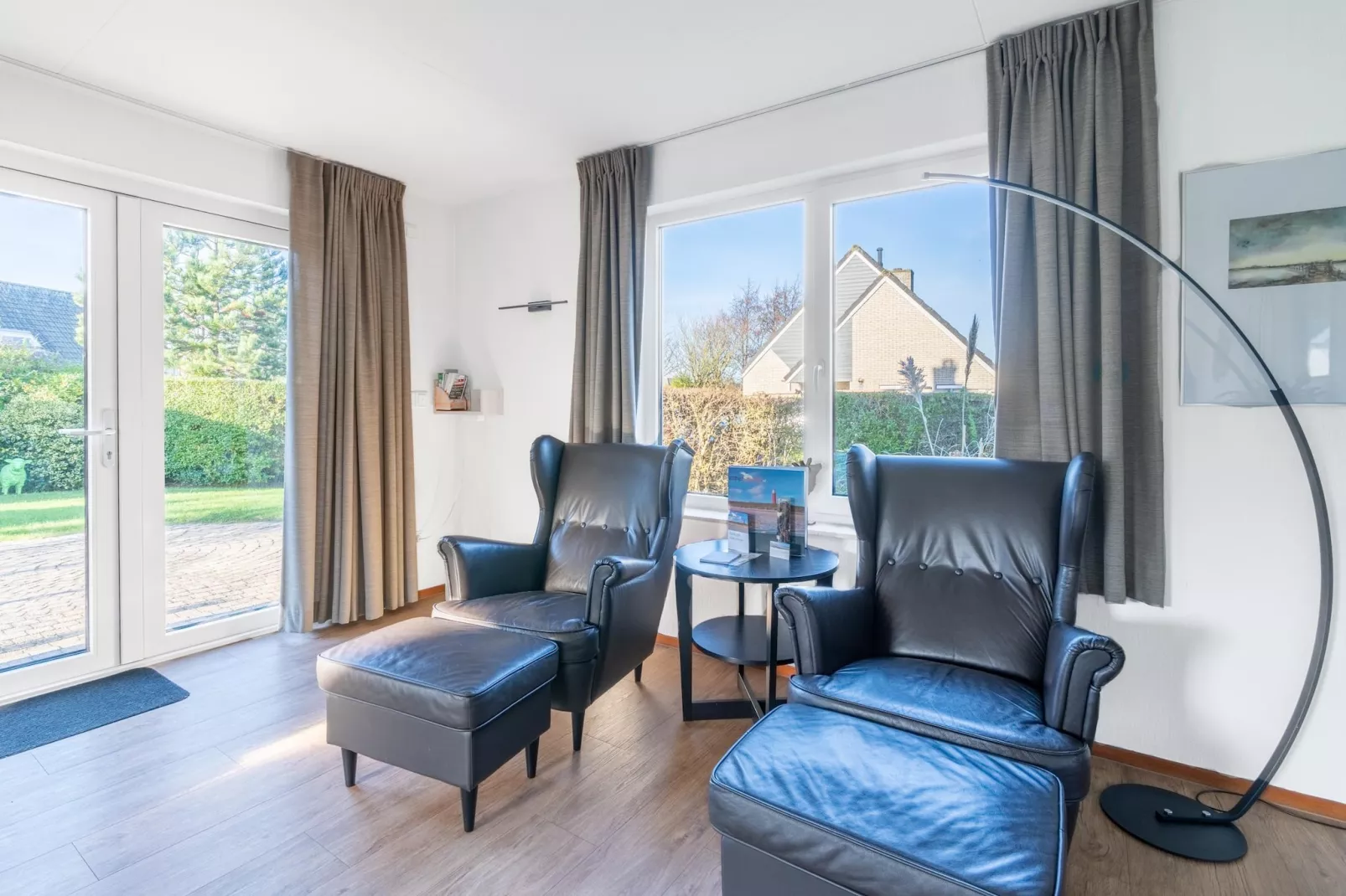 Kamperfoelie 75-Salon