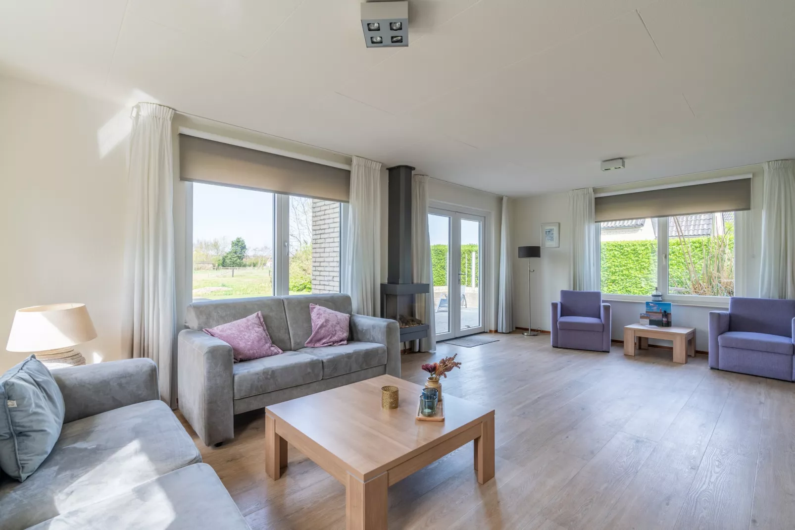 Kamperfoelie 63-Salon