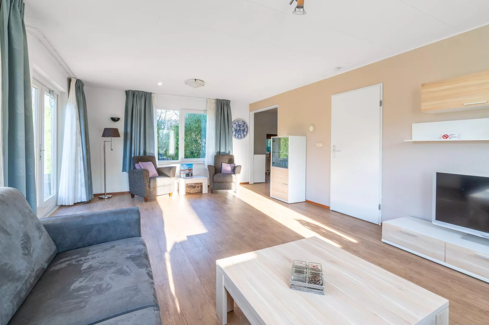 Kamperfoelie 97-Wohnzimmer