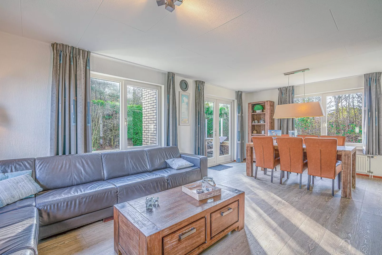 Kamperfoelie 31-Salon