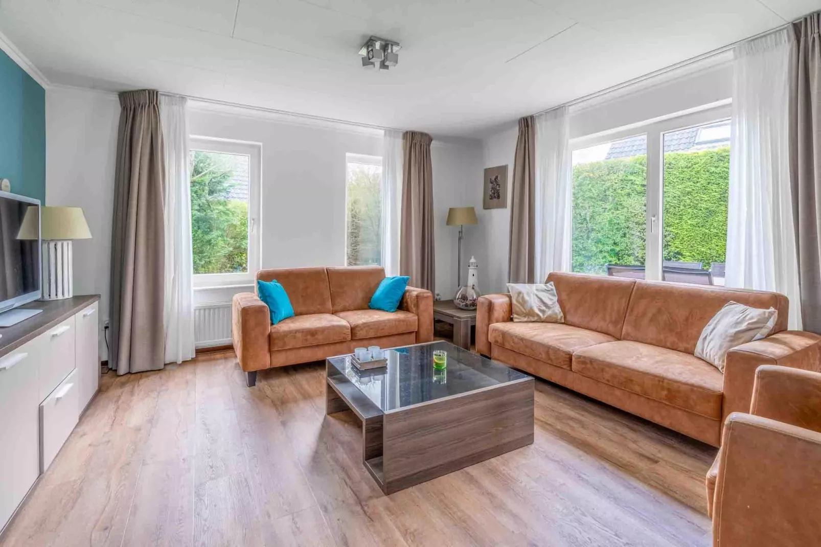 Kamperfoelie 49-Living room