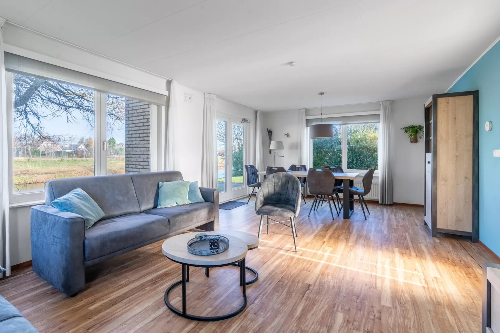 Kamperfoelie 47-Living room