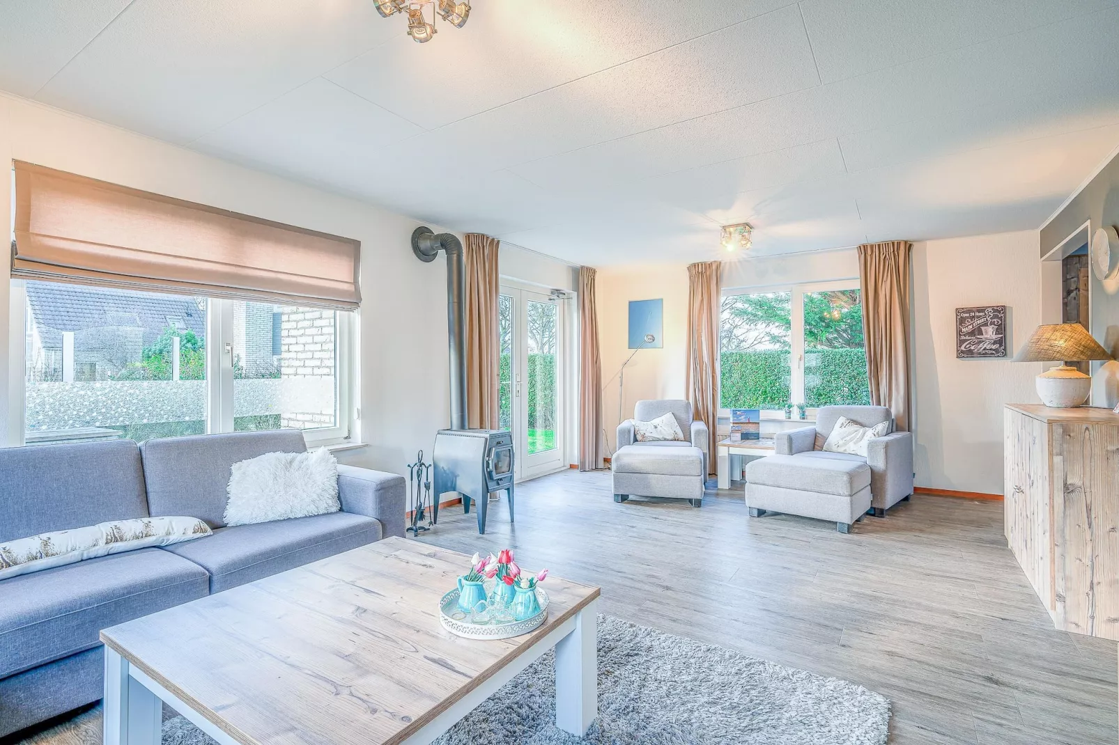 Kamperfoelie 87-Living room