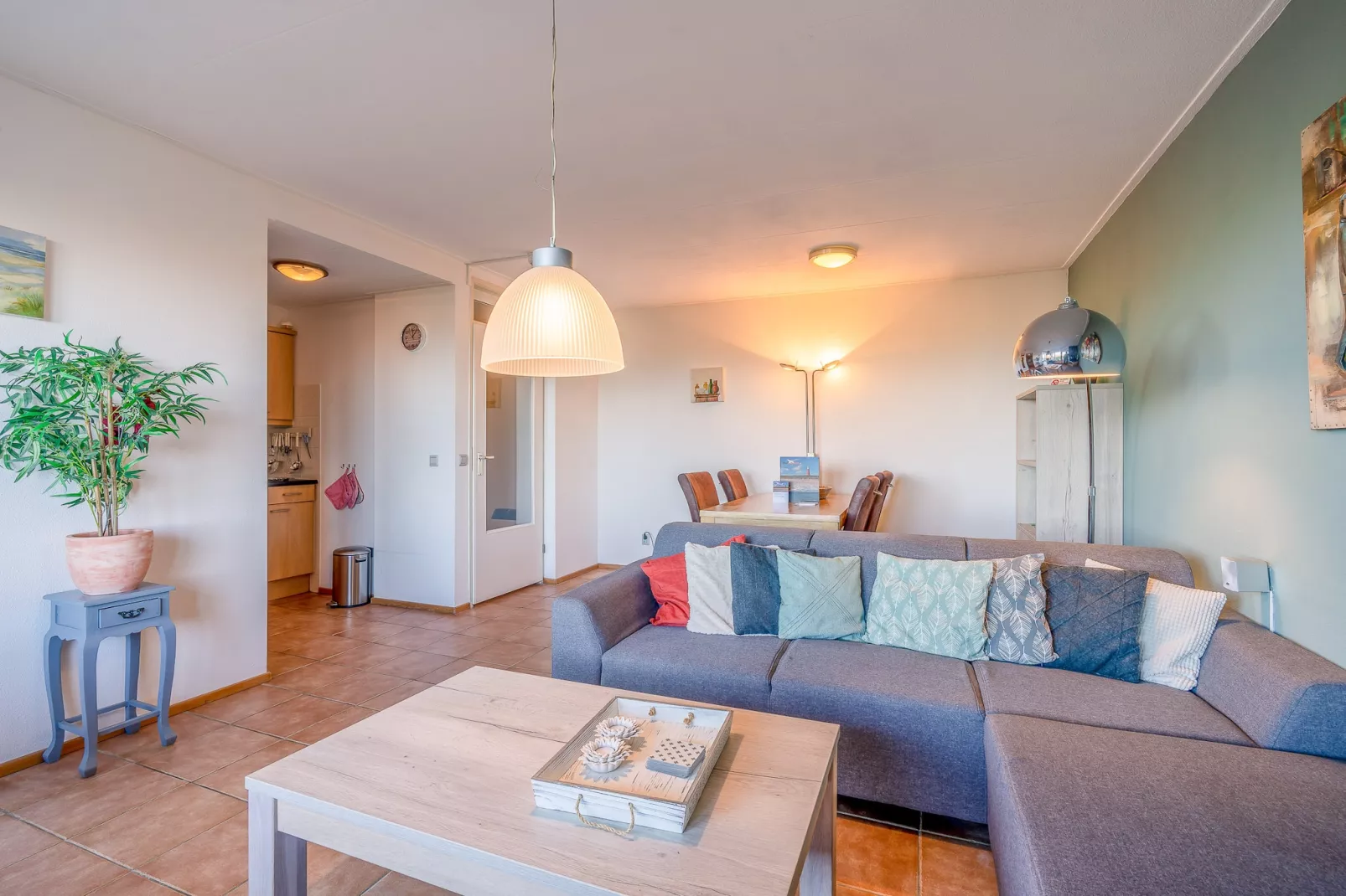 Juliana 062-Living room