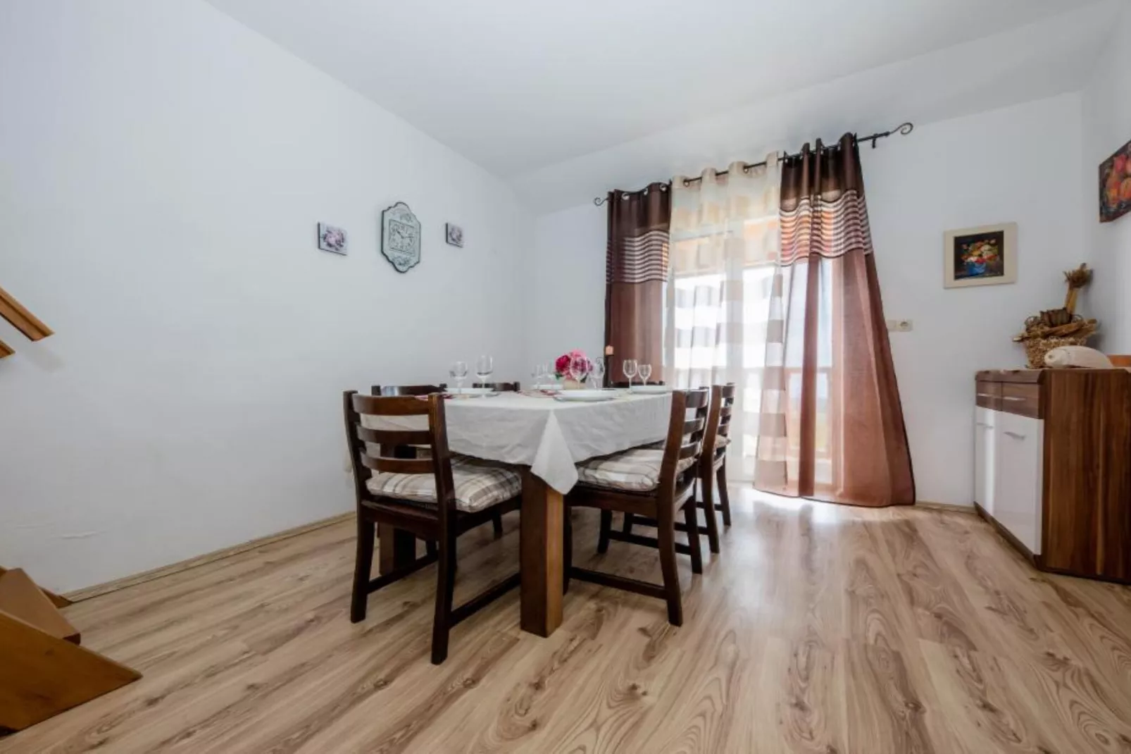 One Bedroom Apartment with Terrace 3-Dining room