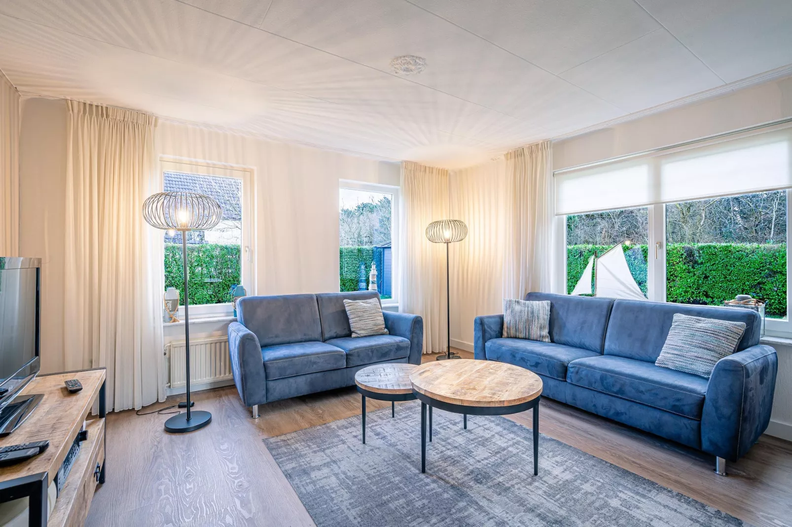 Kamperfoelie 89-Living room