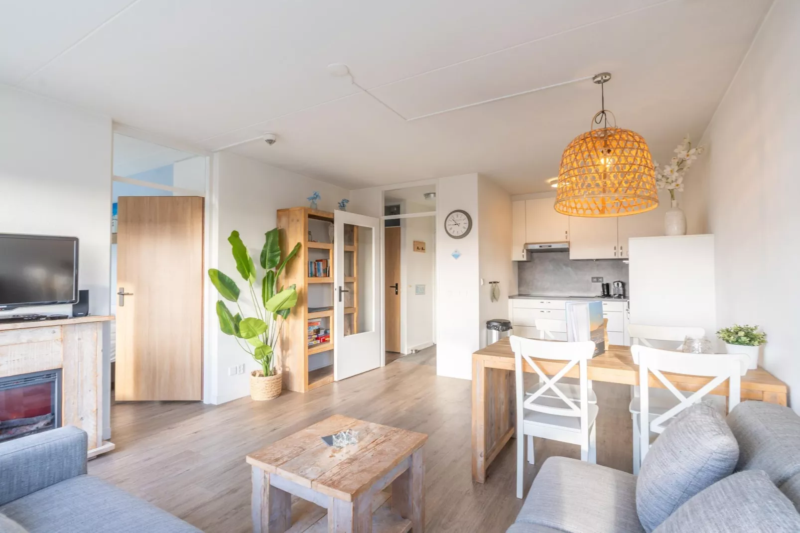 Juliana 130-Living room