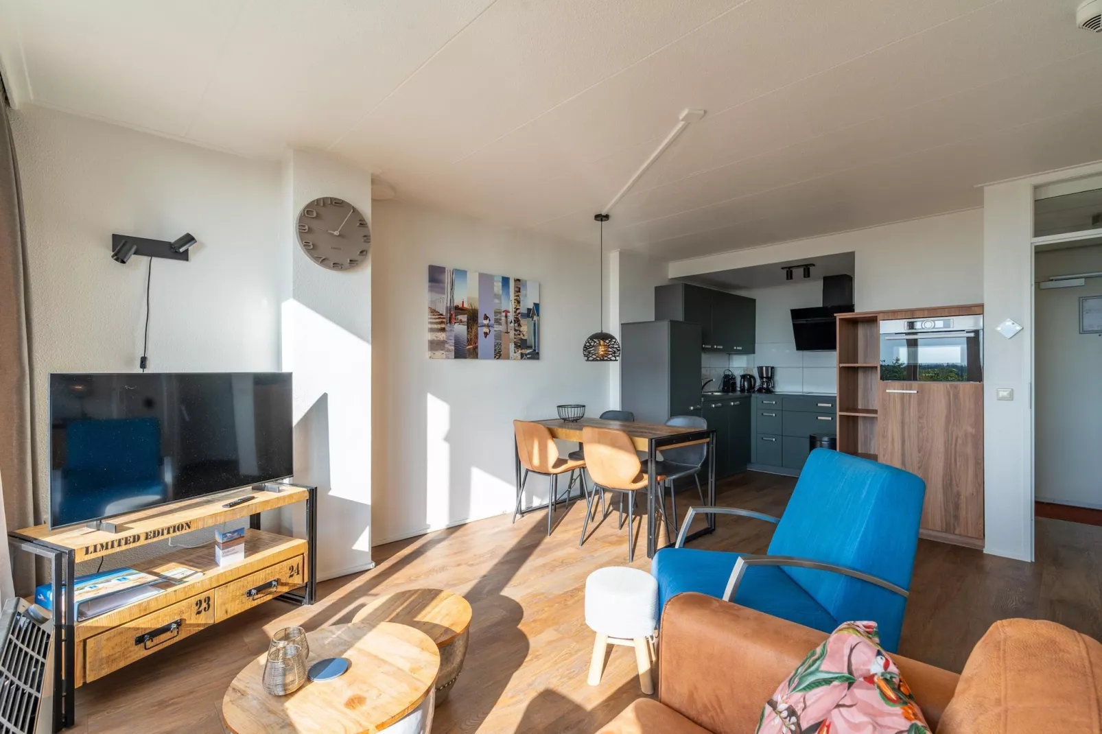 Juliana 122-Living room