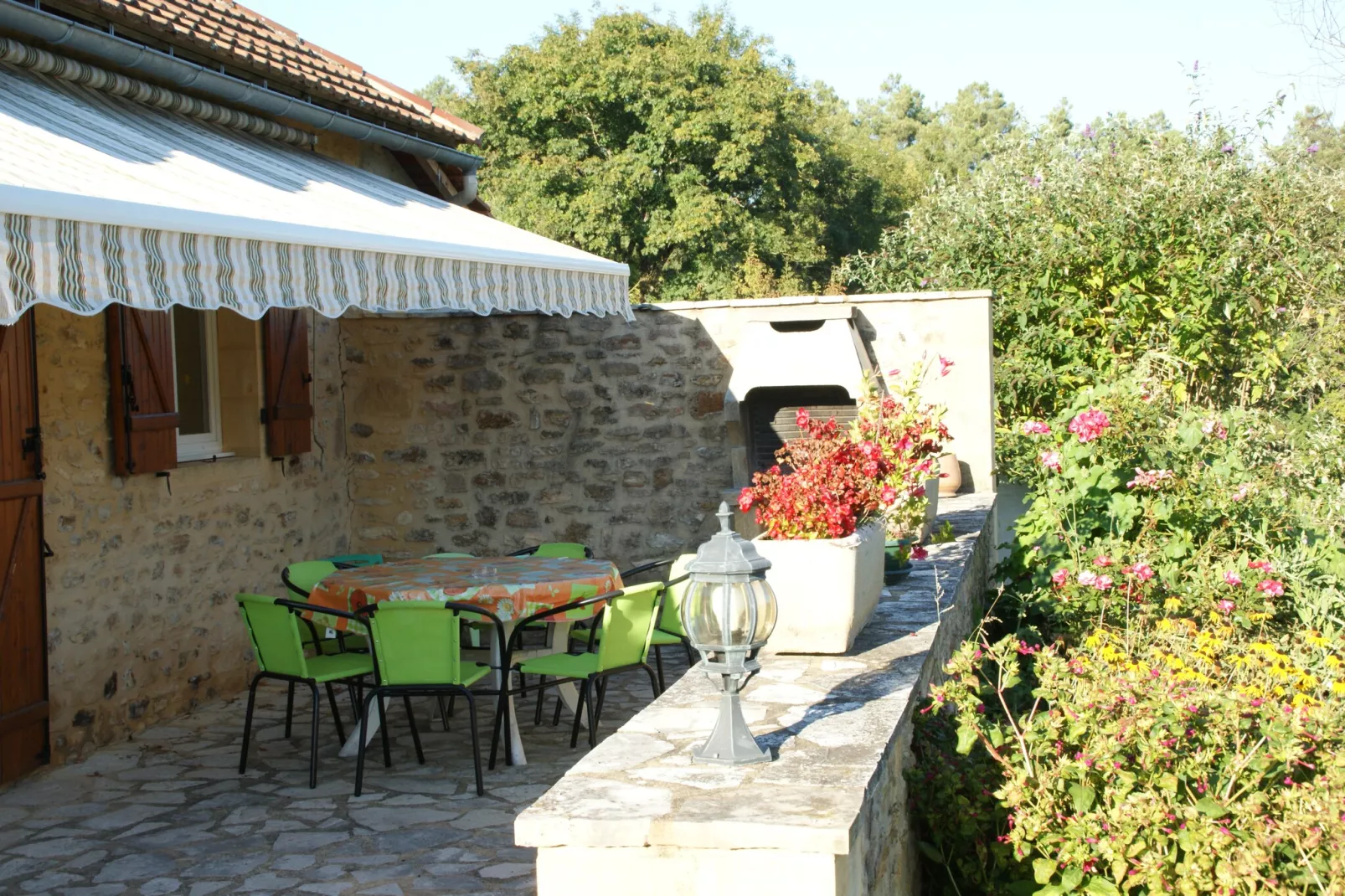 Maison de vacances Besse Les Vitarelles 6p-Terrace balcony