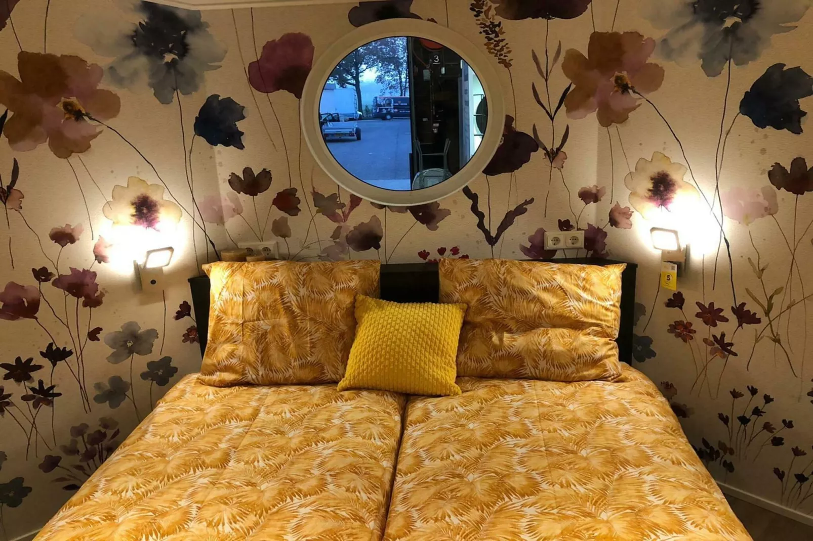 Happy bee lodge l 5 persons-Bedroom