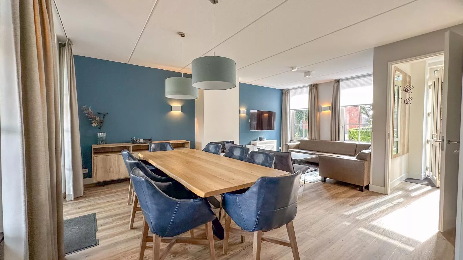 Dune Deluxe 77-Dining room