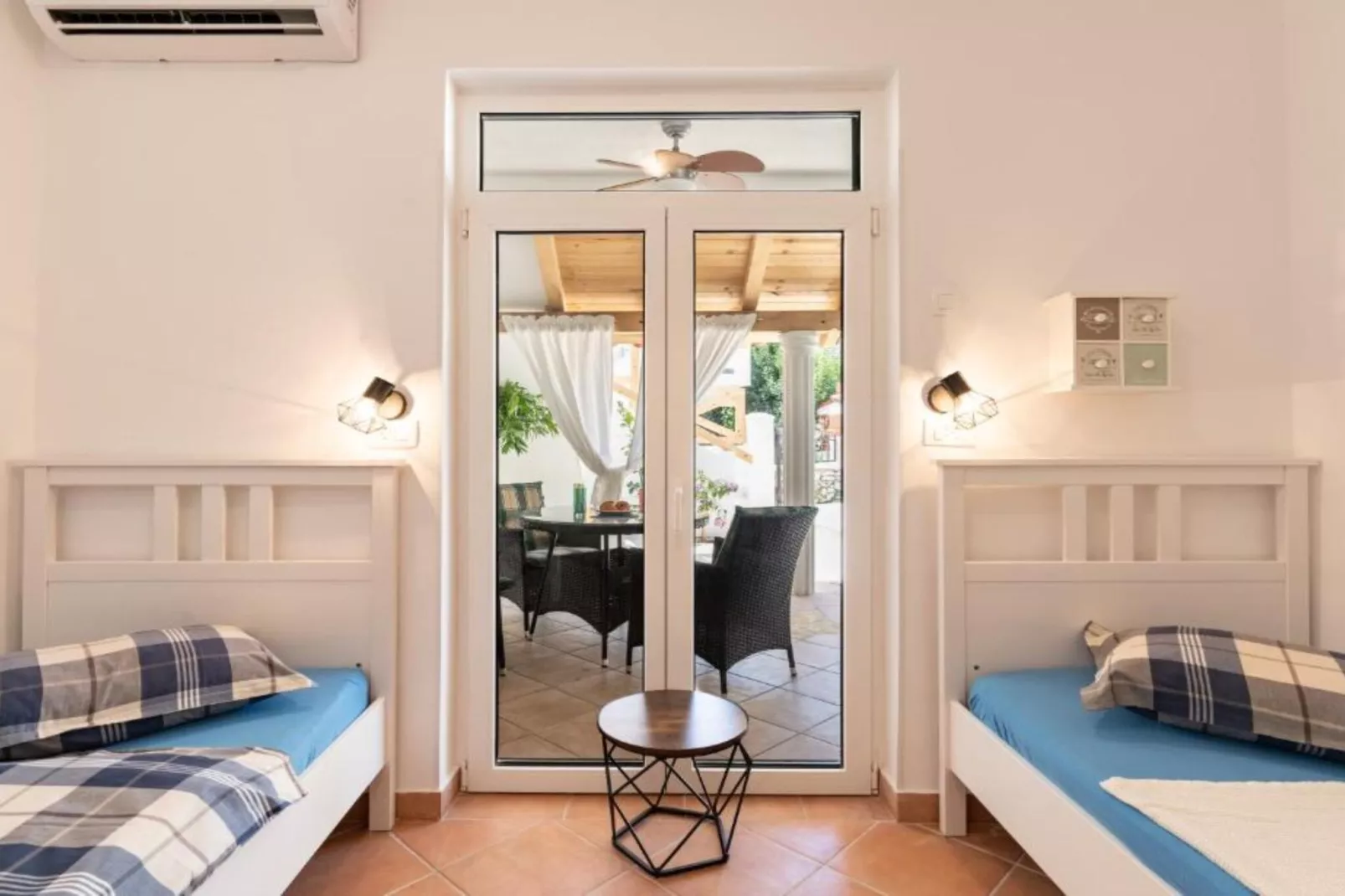 Apartment Verde Blu - Two Bedroom Apartment With Terrace And Garden View-Bedroom