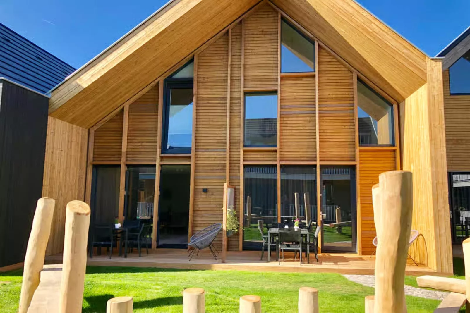 Plein 40 Lodge 22-Exterior in summer