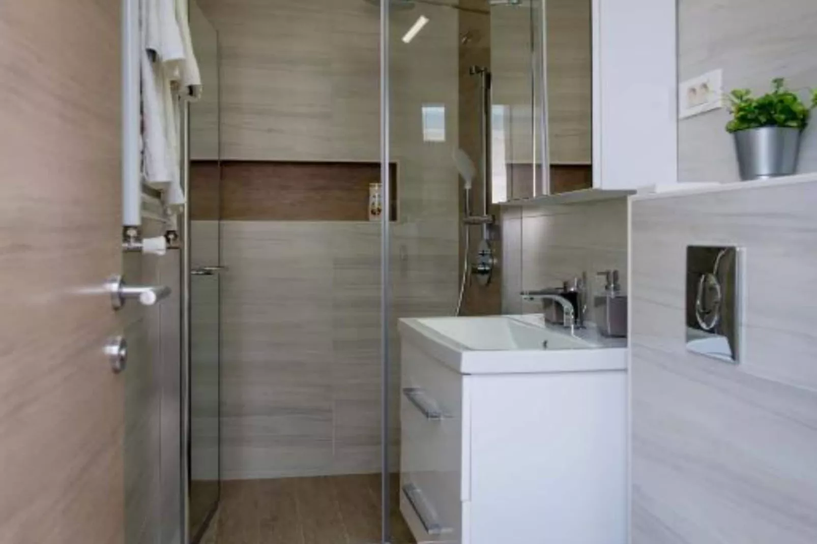 Ginko Rooms - One Bedroom Apartment With Sauna And Hot Tub  (A7)-Salle de bain