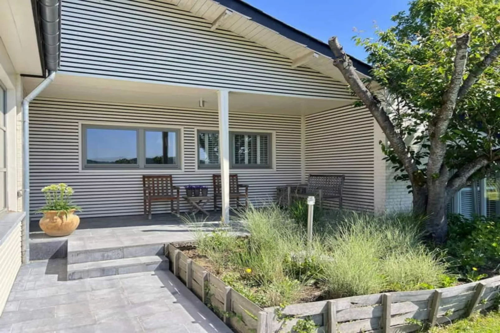 Les trois tilleuls-Außenbereich Sommer