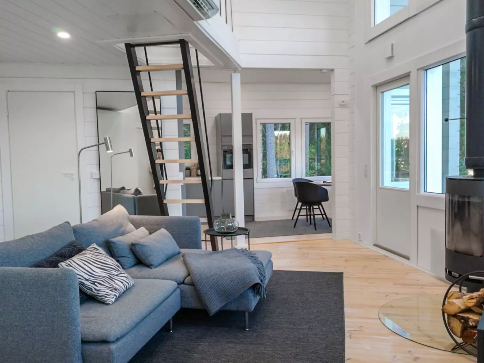 Villa lokinkärki-Dedans