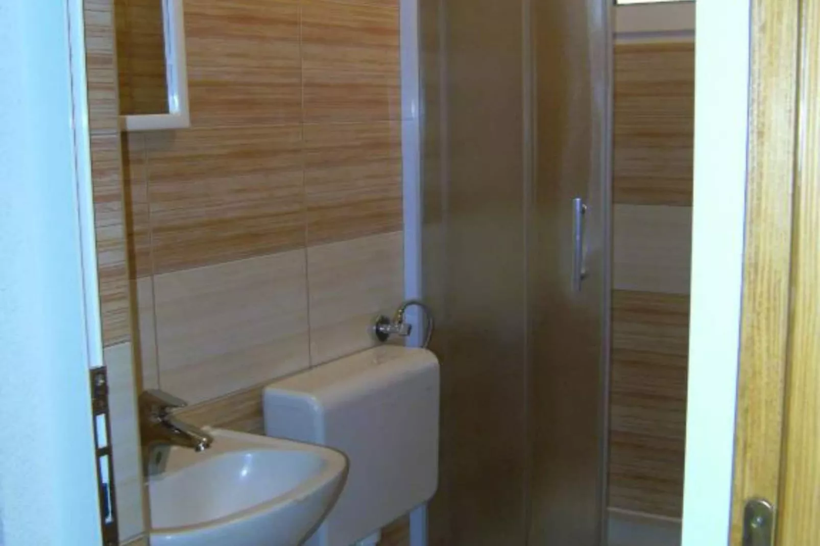 Elez Serenity Guesthouse - Quadruple room with Balcony-Badezimmer