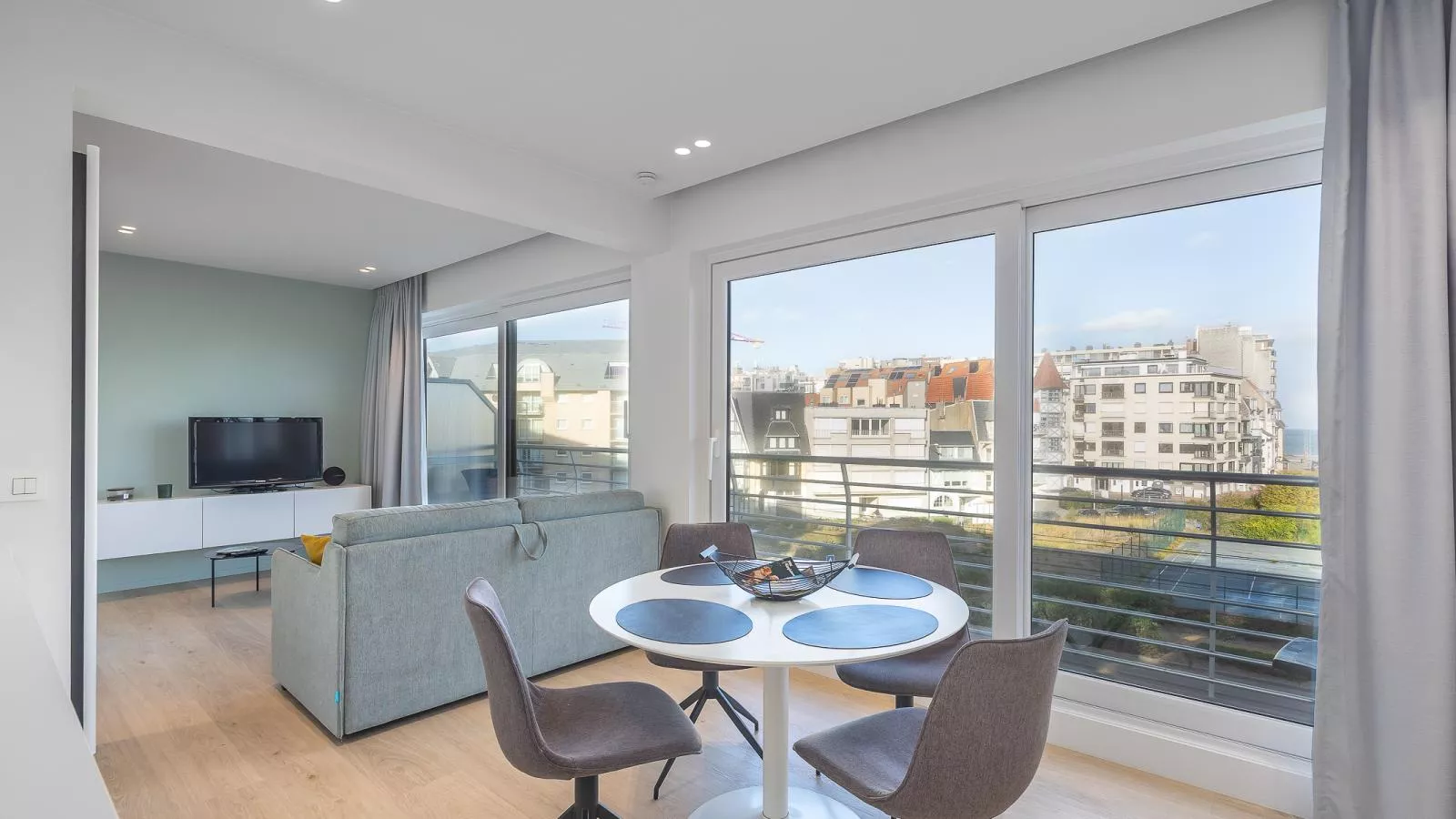 Wimbledon Westende - 0306-Living room