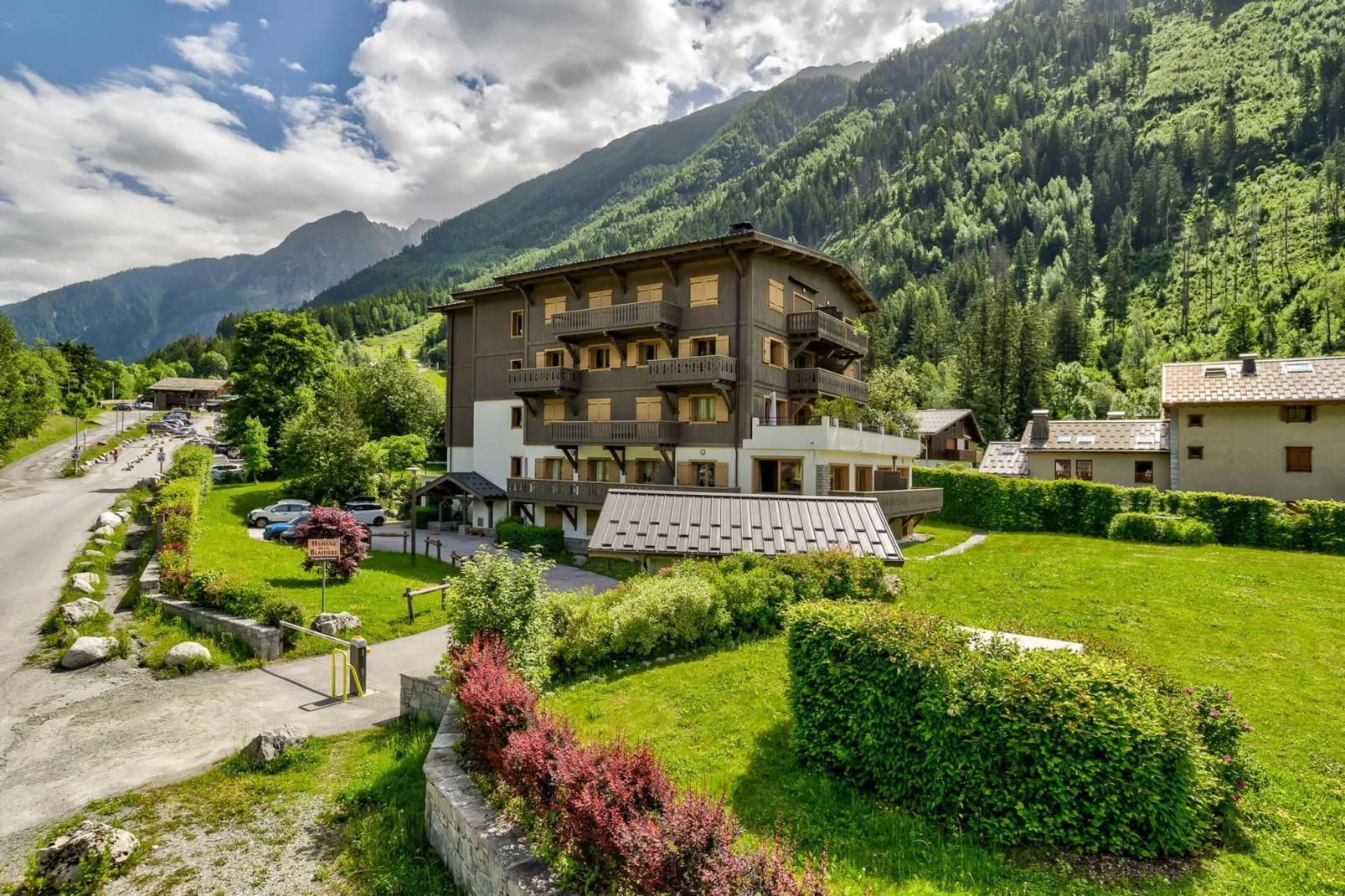 Blaitiere 6-Areas within 1km in summer