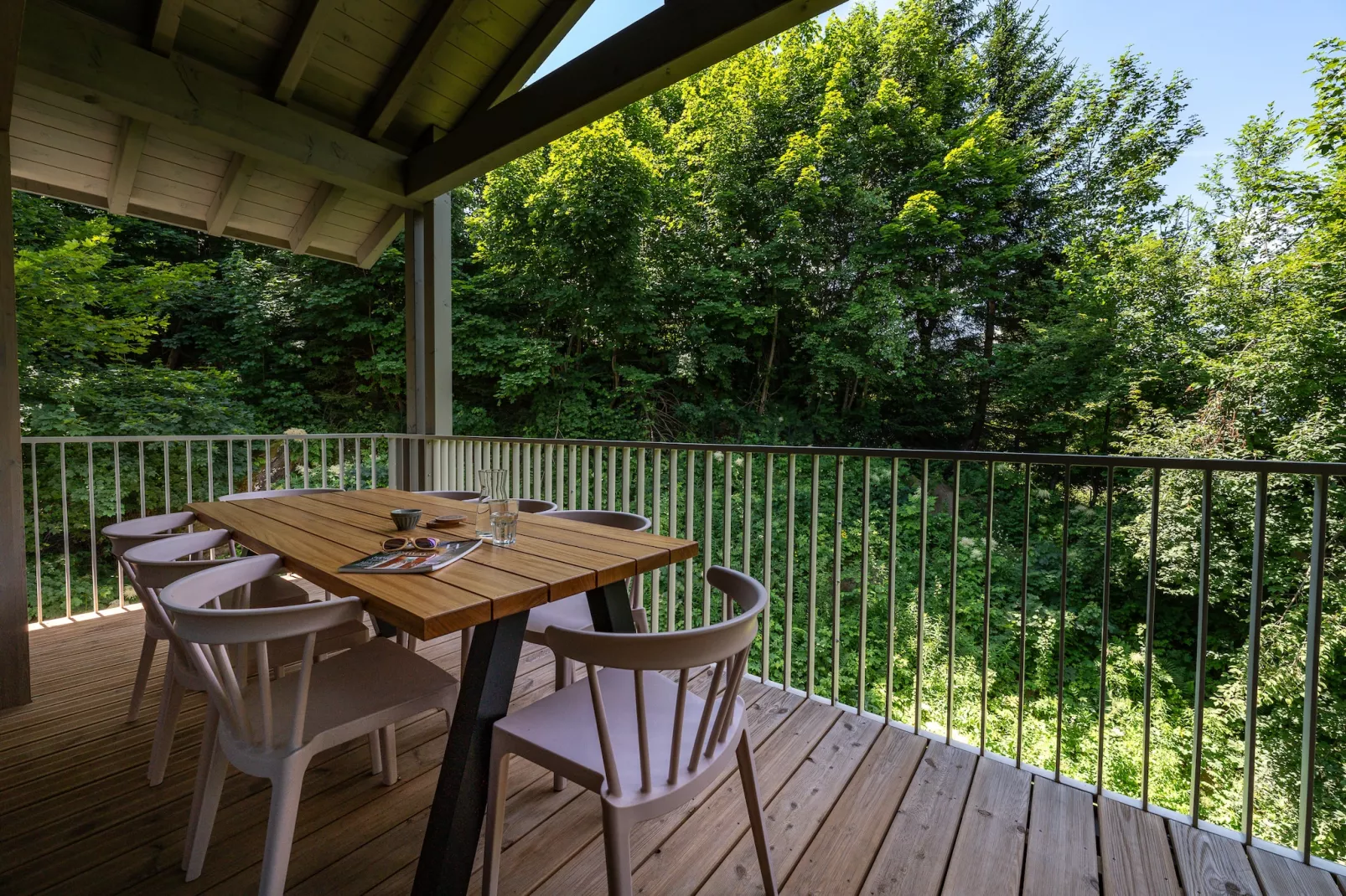 White Pearl A32-Terrace balcony