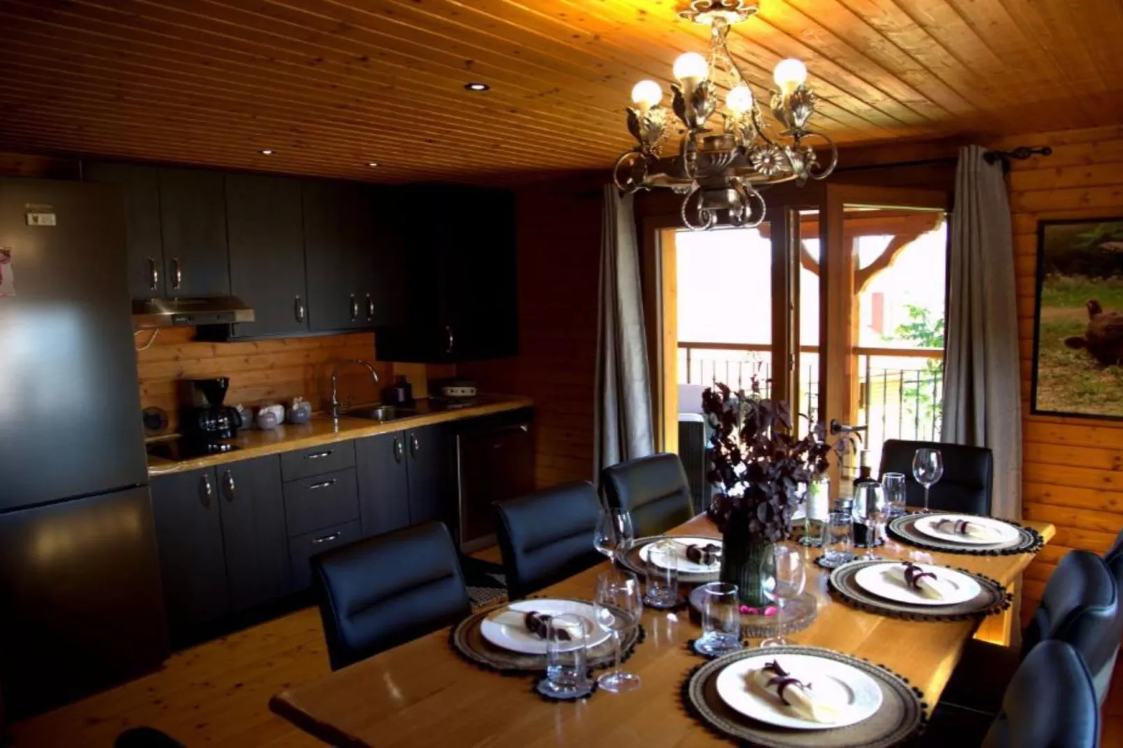 Brezova Poljana Lodge with Sauna and Hot-Tub - Five Bedroom Holiday Home-Salle à manger