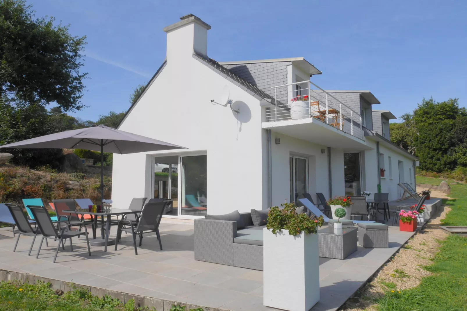 Komfortables Ferienhaus in Douarnenez-Tréboul-Außenbereich Sommer
