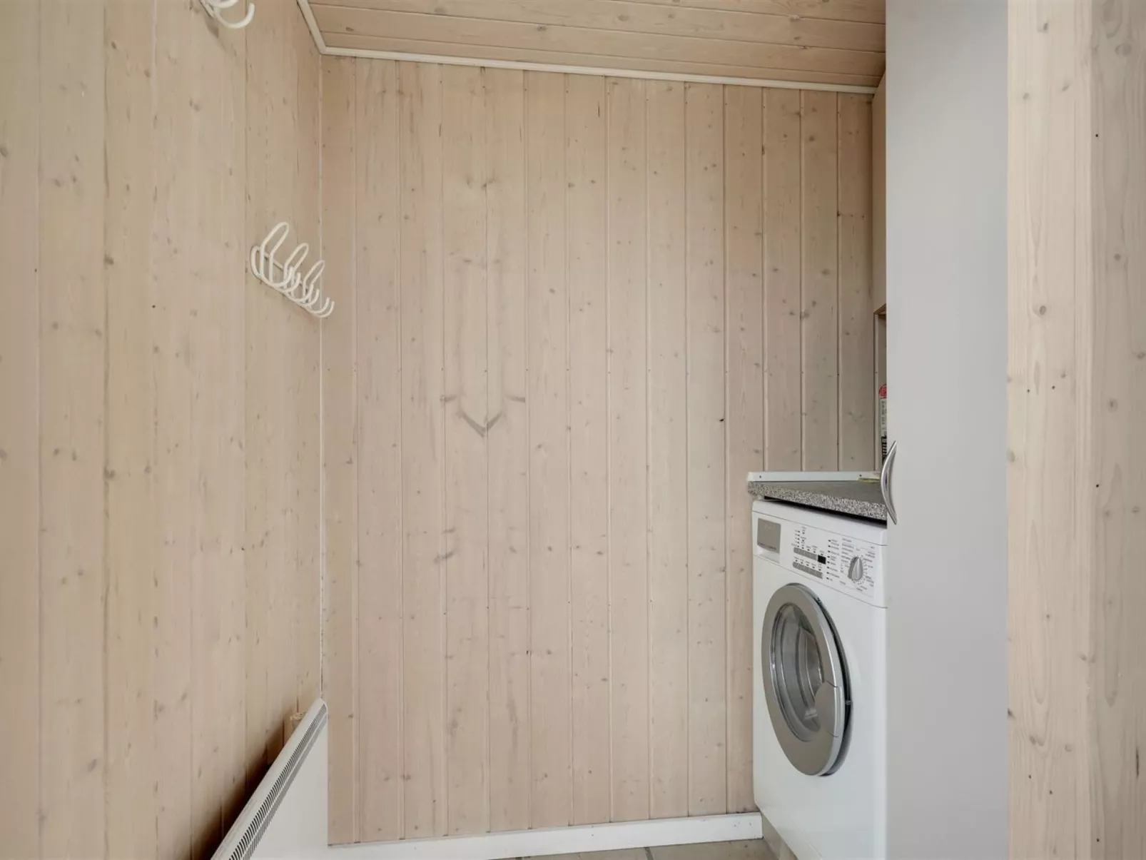 "Finn" - 100m from the sea-Dedans