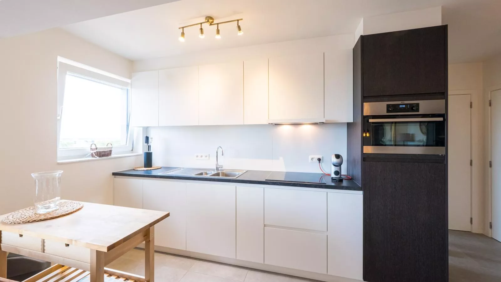 Majestic - 0505-Kitchen