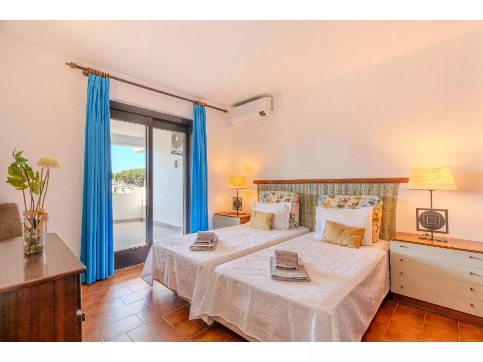 Ivone - Sunny Way-Dedans