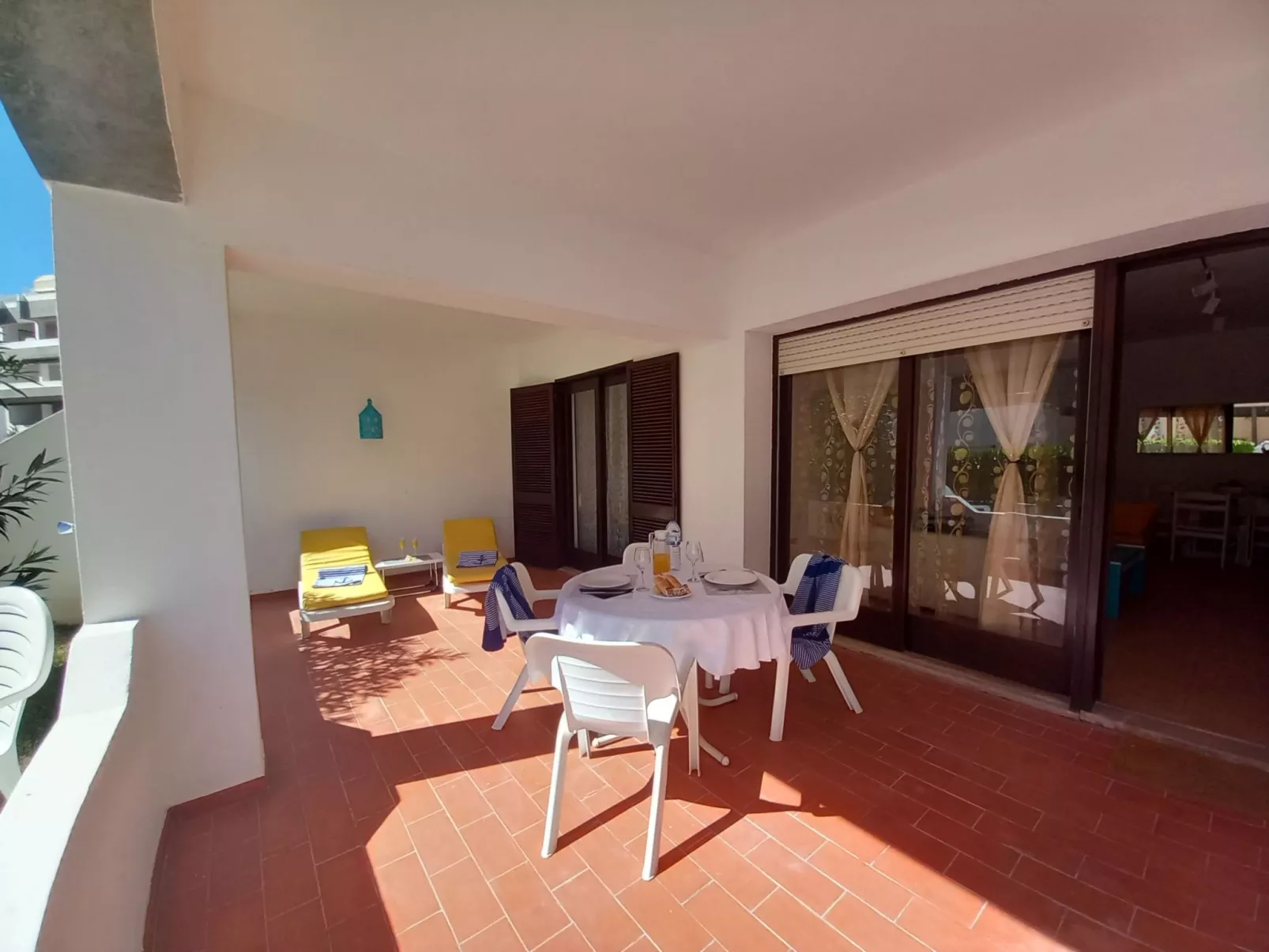 Joyce - Sunny Way-Dedans