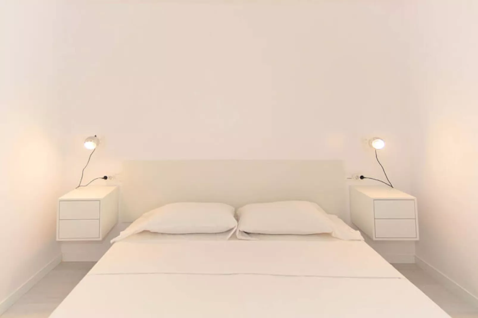 Maison à Roses-Untagged