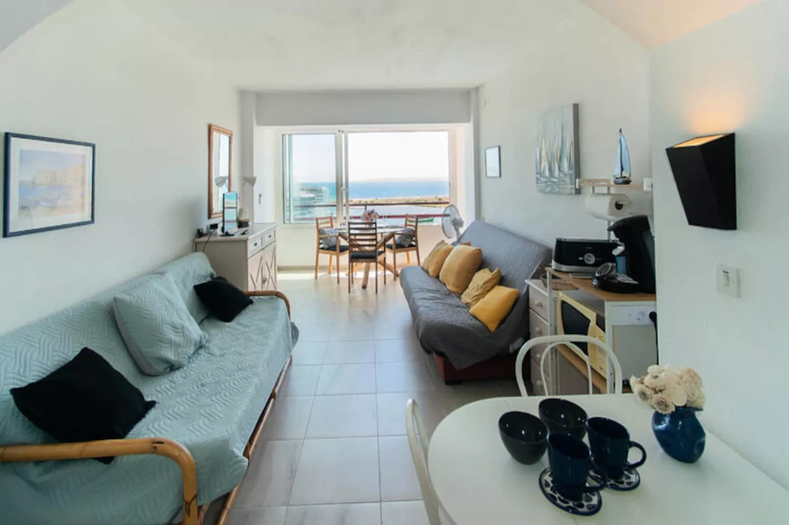 Studio à Roses-Untagged