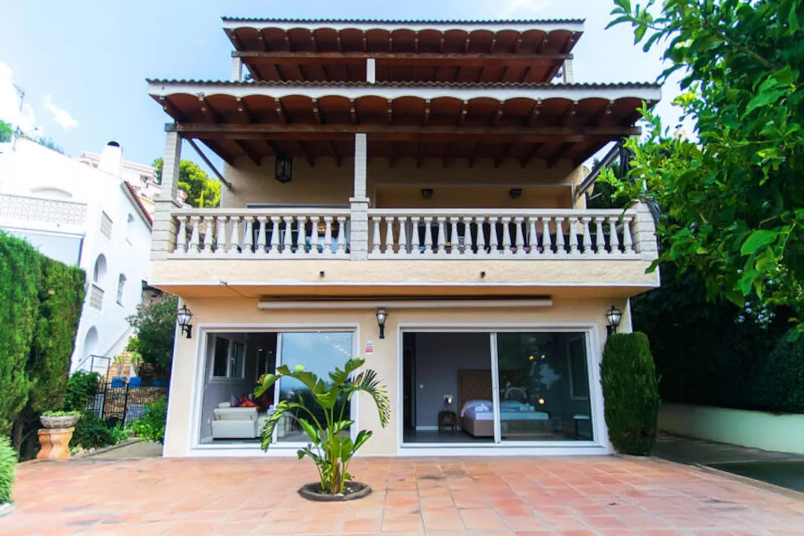 Maison à Roses-Untagged