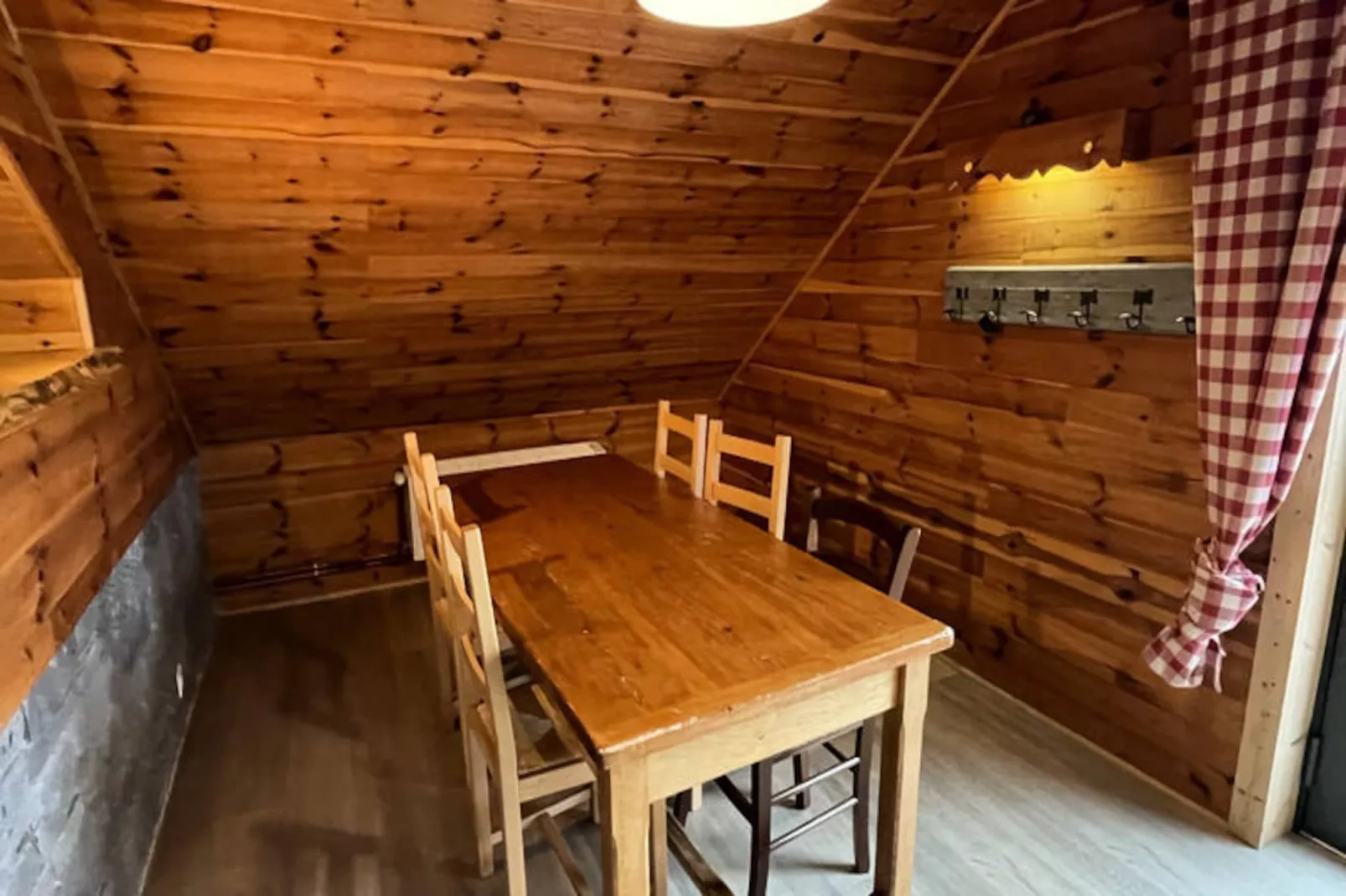 Appartements à Albepierre Bredons-Untagged