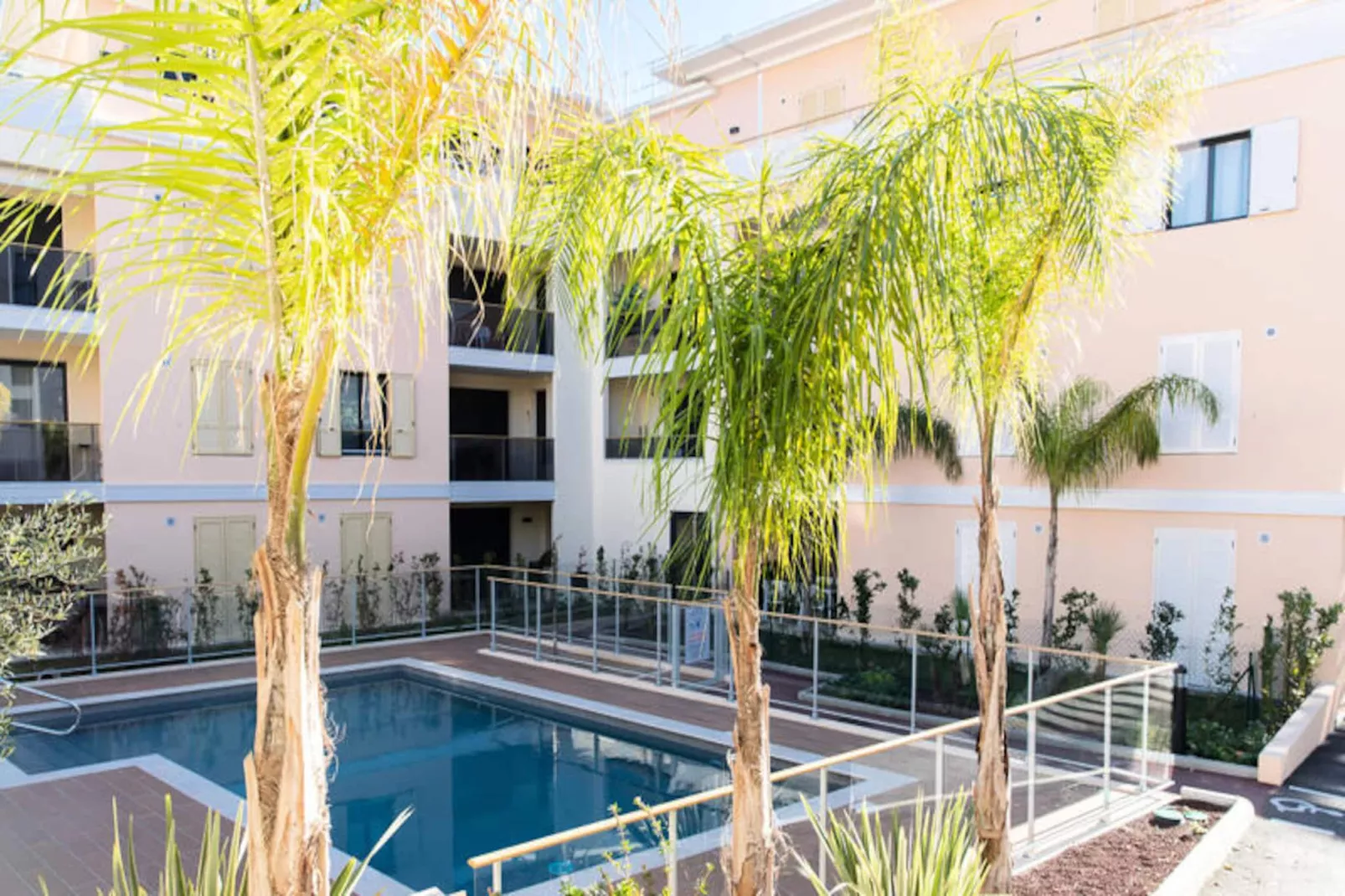 Résidence 3 Pièces Moderne Avec Piscine Au Palm Beach-Untagged