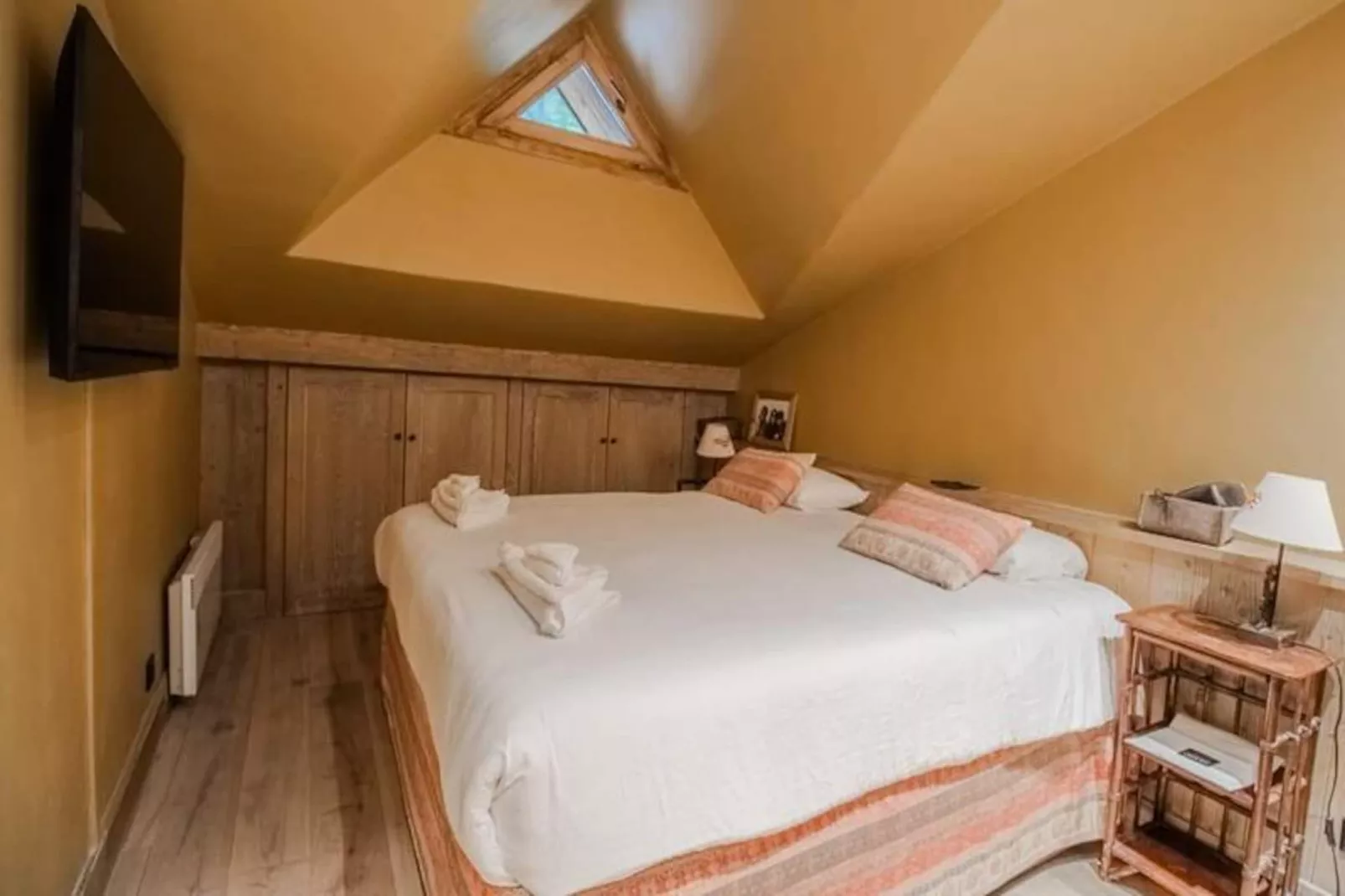 Roche Des Fours 210 - Untagged