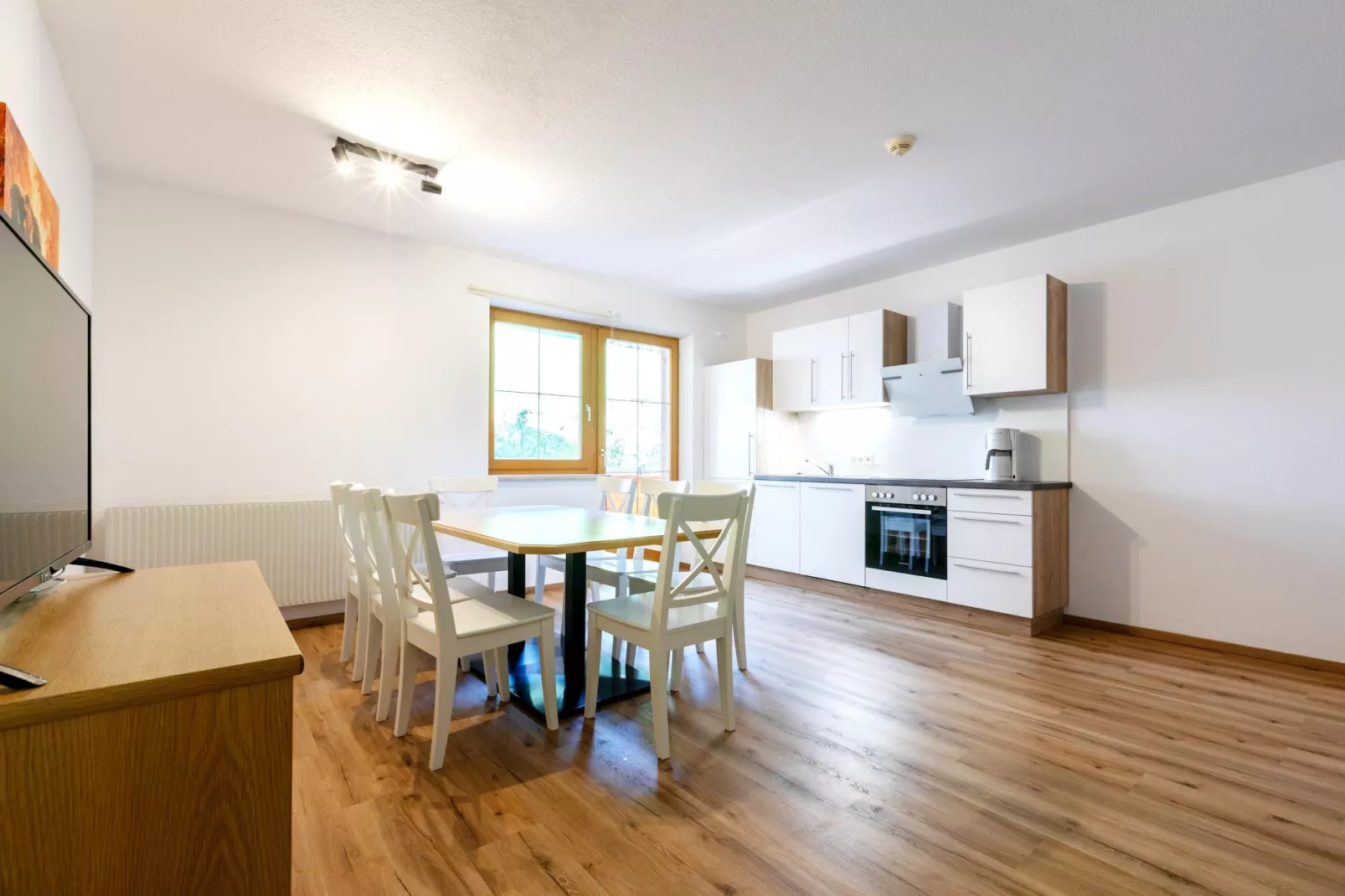 Apartment 13-Esszimmer