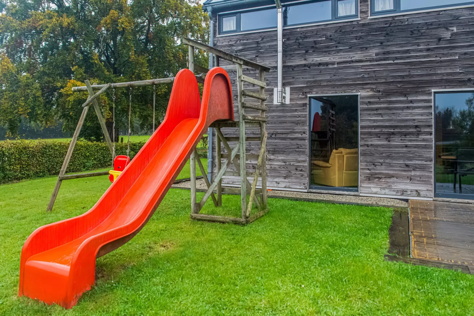 Le Chalet des Fagnes-Gardens in summer