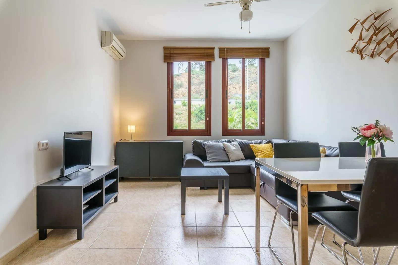 La Cala Boulevard Apartment 2 - CT 143-Wohnzimmer