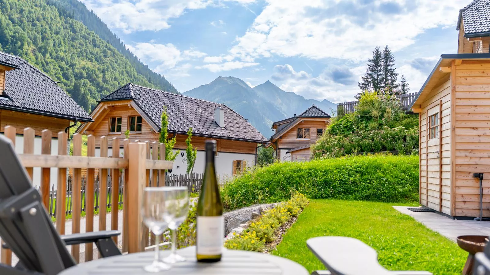 Alpenjoy Lodge-View in summer